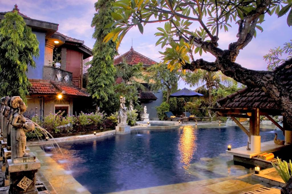 Poolen vid eller i närheten av Putu Bali Villa & Spa