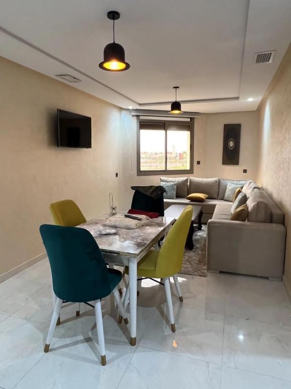 a living room with a table and chairs and a couch at Appart Hotel Nador de Luxe Nr 8 in Nador