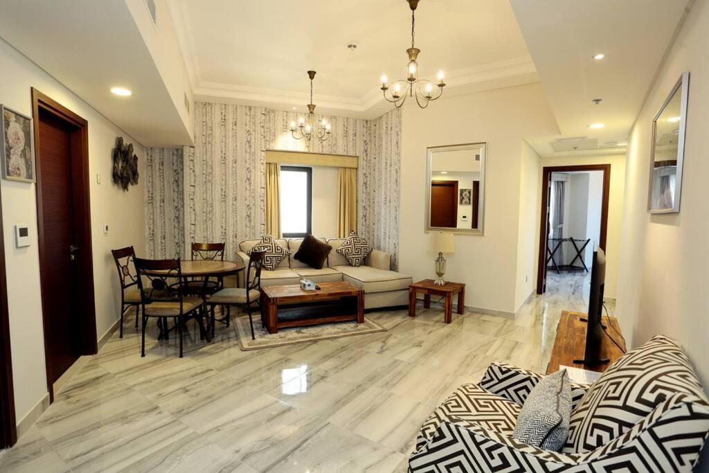 Posezení v ubytování Amazing bright & spacious 2 bedroom Apartments Dubai