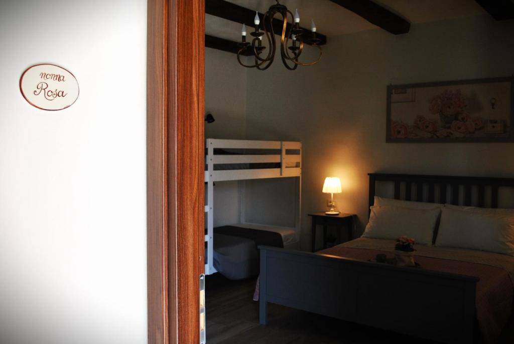 Postel nebo postele na pokoji v ubytování A casa dei nonni B&B