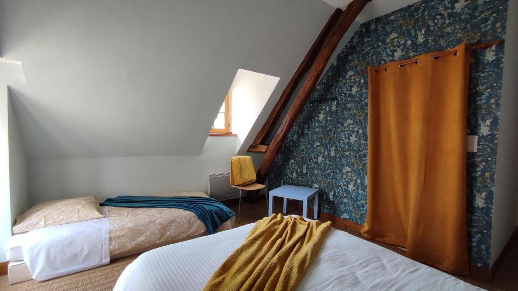 Le Relais des Fontaines - Habitación Triple Con Vistas A La Ciudad