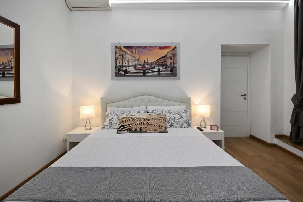 A bed or beds in a room at Il Fascino Di Roma