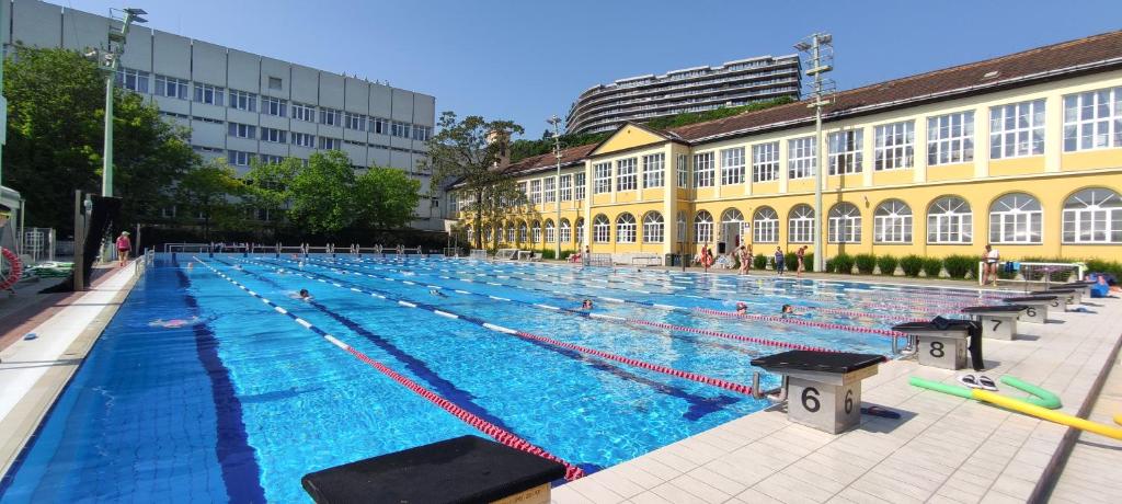 Bazén v ubytovaní Budapest Csaszar Hotel alebo v jeho blízkosti