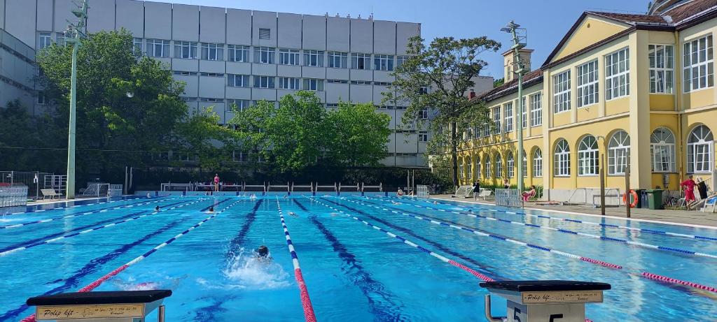 Bazén v ubytovaní Budapest Csaszar Hotel alebo v jeho blízkosti