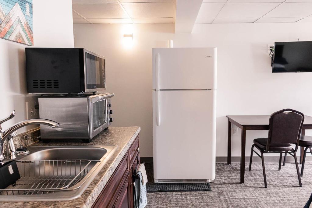 Alaska Frontier Inn - Junior Suite