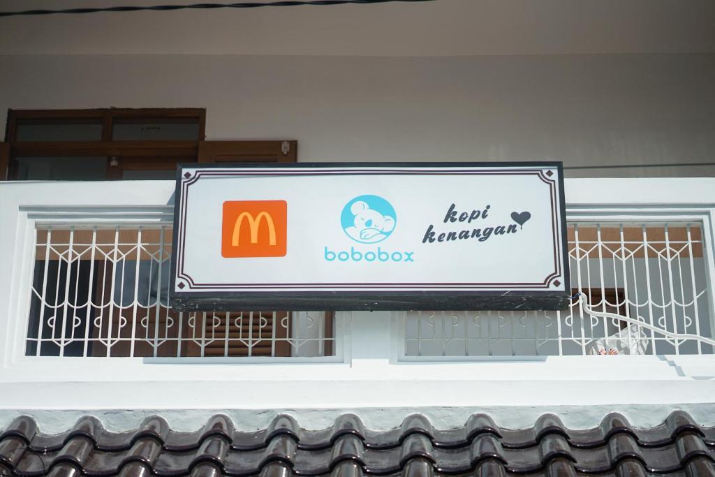 Certifikát, hodnocení, plakát nebo jiný dokument vystavený v ubytování Bobopod Malioboro, Yogyakarta