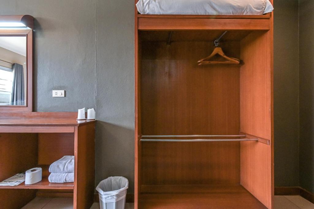 Rattana Park Hotel - Quarto Twin Com Casa De Banho