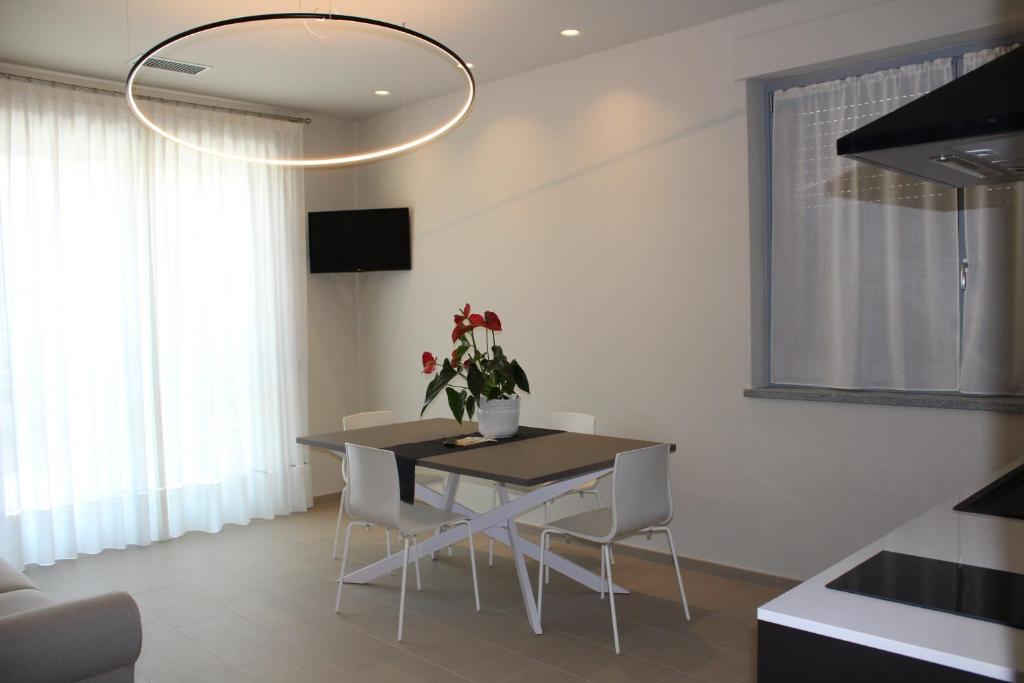 TV a/nebo společenská místnost v ubytování Hotel Il Grappolo D'Oro