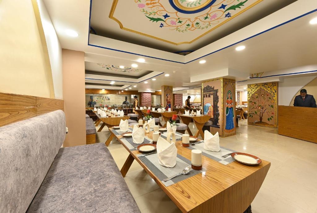 Restaurace v ubytování Hotel Ganga Ratan