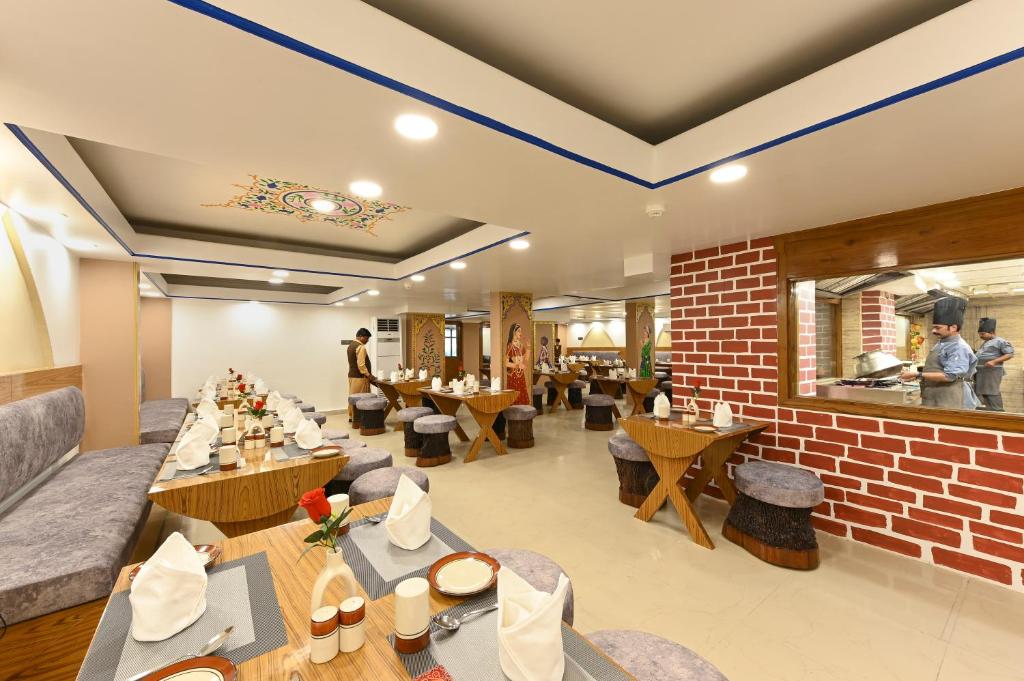 Restaurace v ubytování Hotel Ganga Ratan