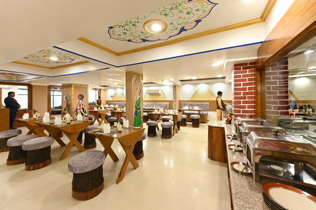 Restaurace v ubytování Hotel Ganga Ratan