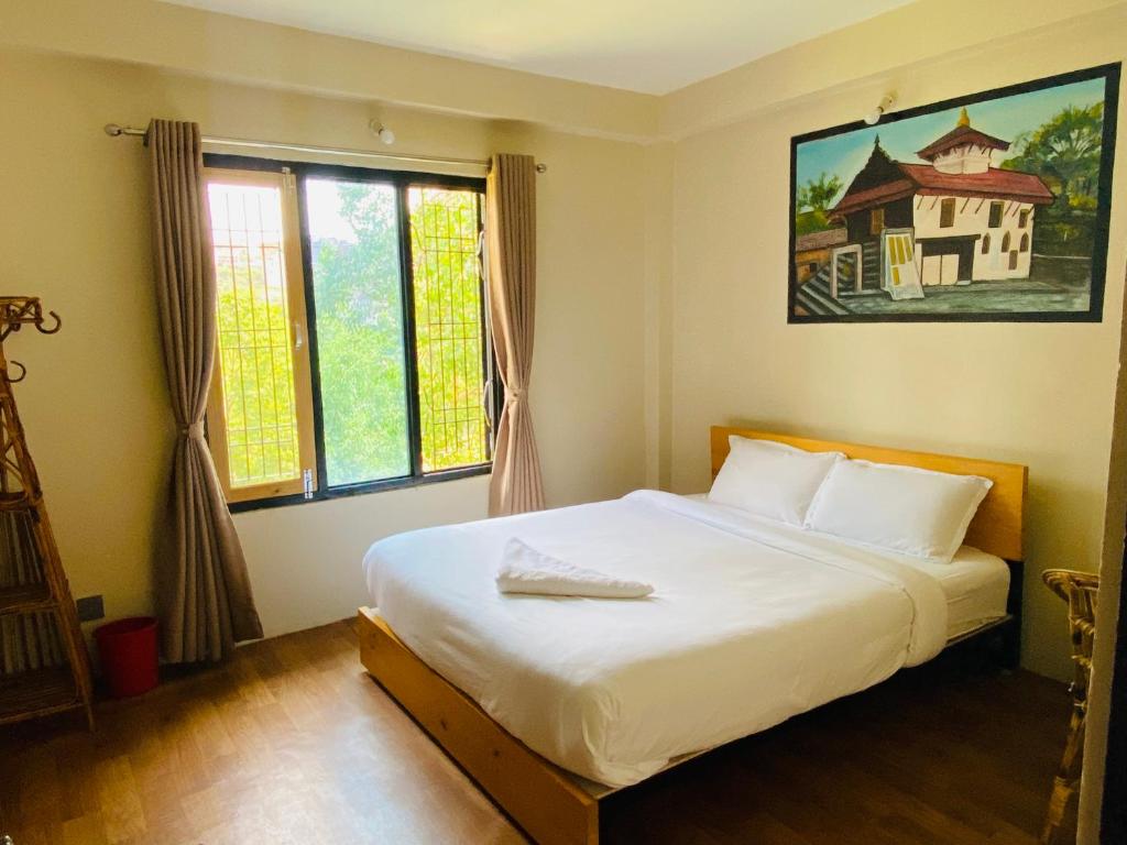 Postel nebo postele na pokoji v ubytování Hotel Aagaman - Best Family Hotel in Bandipur