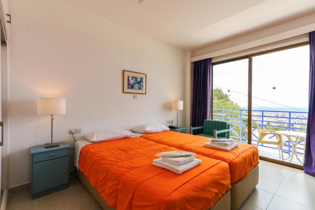 Postel nebo postele na pokoji v ubytování Axiothea Hotel