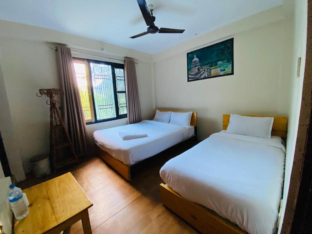 Hotel Aagaman - Best Family Hotel in Bandipur - Camera Familiare Con Bagno Privato