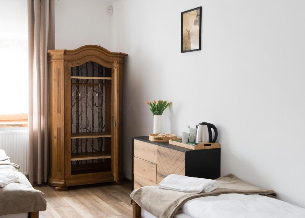 Postel nebo postele na pokoji v ubytování Zielony Jeleń - sauna i jacuzzi