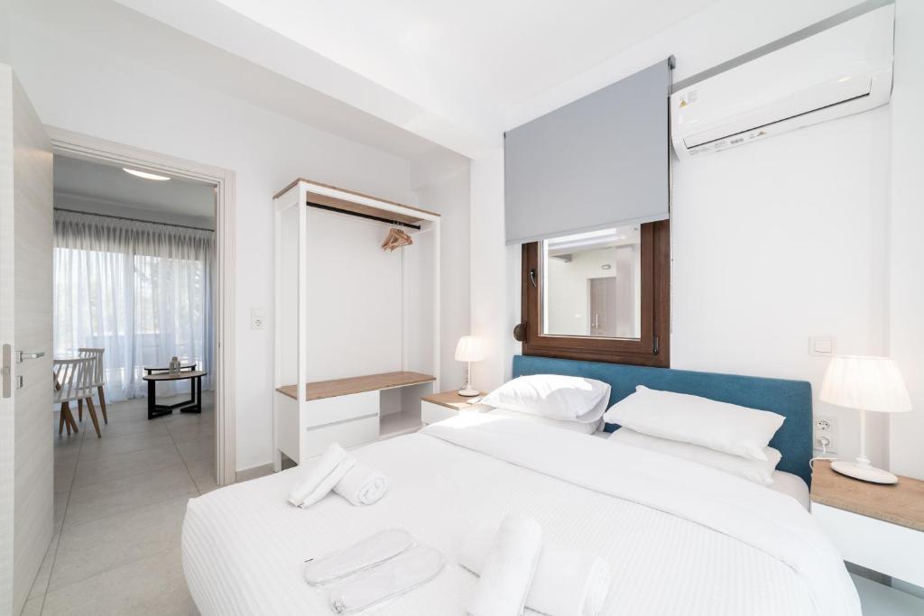 Postel nebo postele na pokoji v ubytování Argilos & Argilos Deluxe Residential Complexes