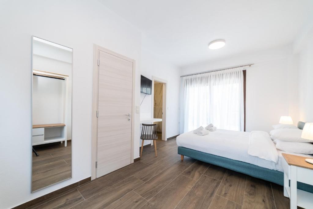 Postel nebo postele na pokoji v ubytování Argilos & Argilos Deluxe Residential Complexes