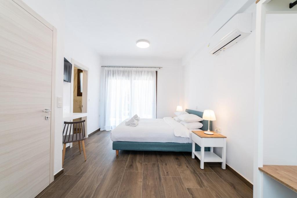 Postel nebo postele na pokoji v ubytování Argilos & Argilos Deluxe Residential Complexes
