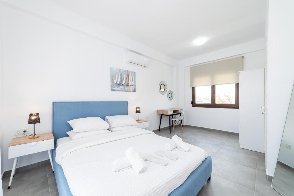 Postel nebo postele na pokoji v ubytování Argilos & Argilos Deluxe Residential Complexes