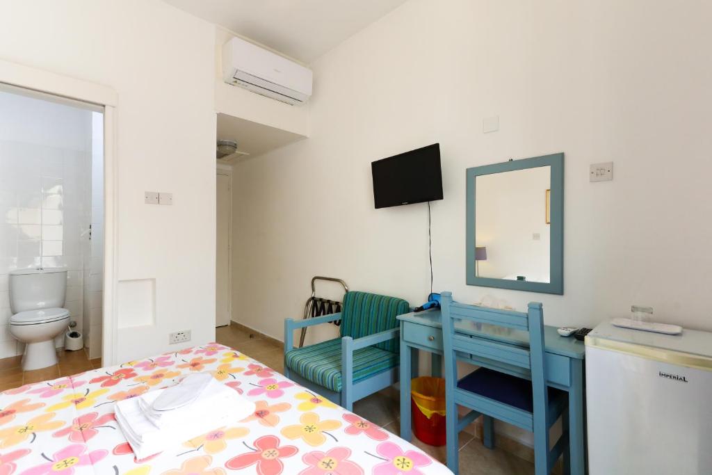 Postel nebo postele na pokoji v ubytování Axiothea Hotel