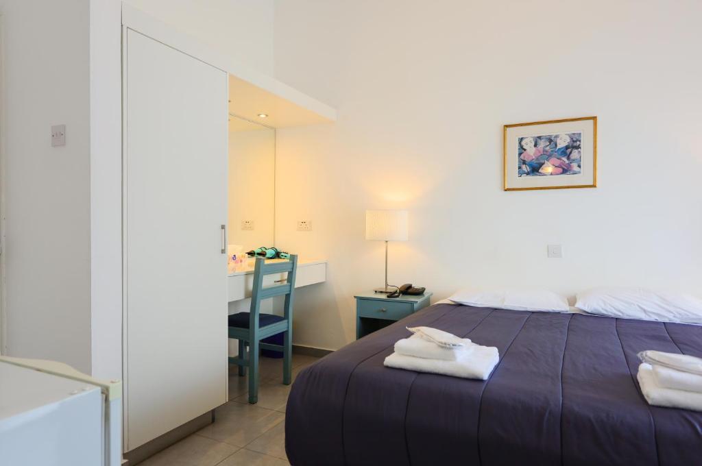 Postel nebo postele na pokoji v ubytování Axiothea Hotel