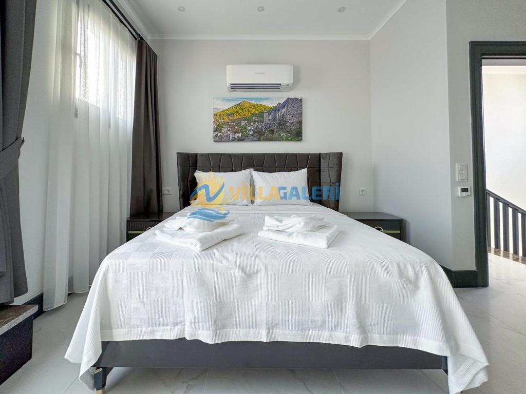 Postel nebo postele na pokoji v ubytování Galaxy Villas in Fethiye