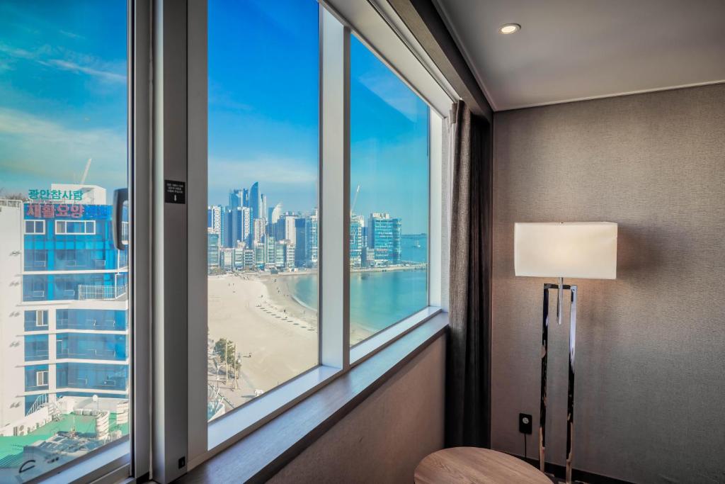 Kent Hotel Gwangalli by Kensington - Deluxe Twin Con City View