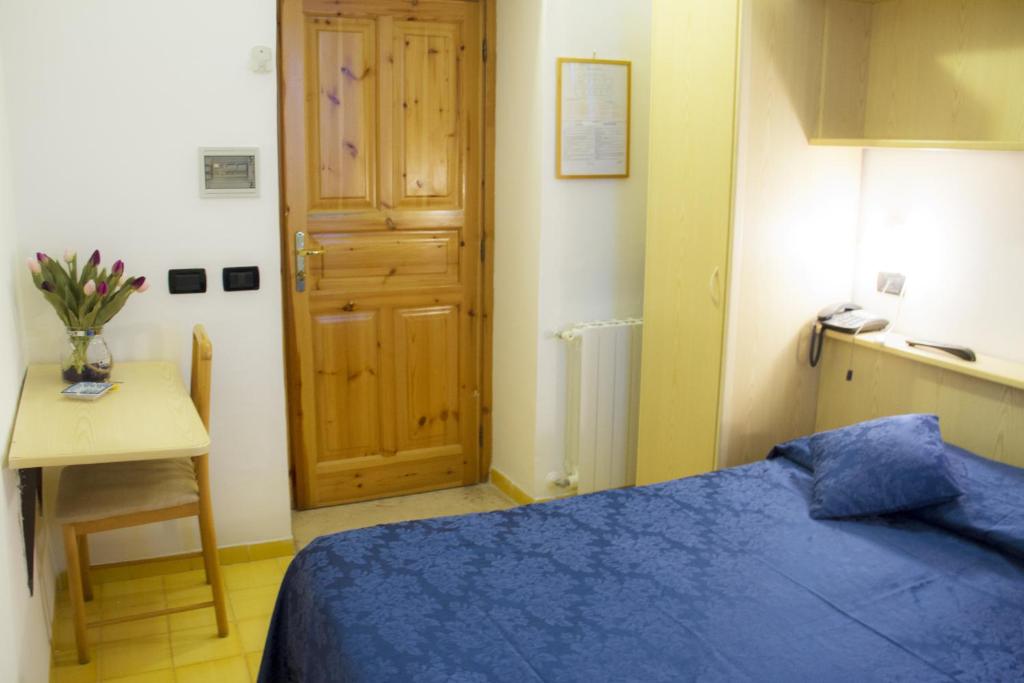Postel nebo postele na pokoji v ubytování Hotel Riva del Sole