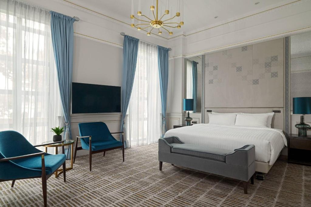 TV a/nebo společenská místnost v ubytování Tbilisi Marriott Hotel