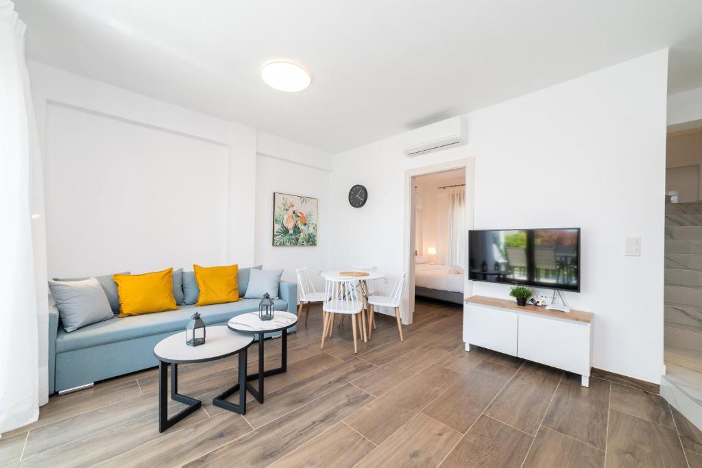 TV a/nebo společenská místnost v ubytování Argilos & Argilos Deluxe Residential Complexes