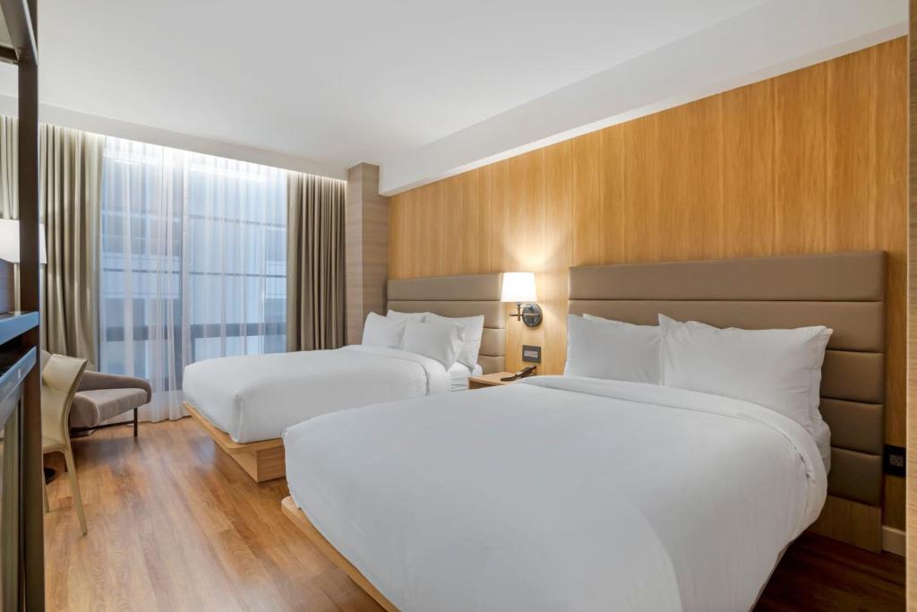 AC Hotel by Marriott Washington DC Convention Center - Queen Room With Two Queen Beds