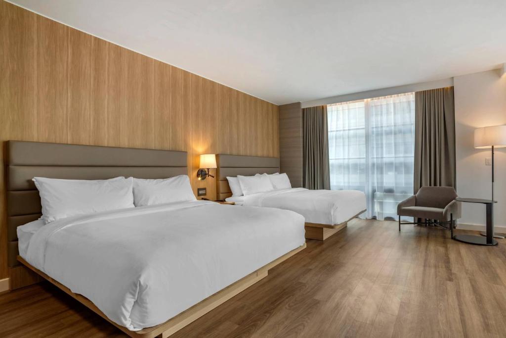 AC Hotel by Marriott Washington DC Convention Center - Guest Room, 2 King, Corner Room