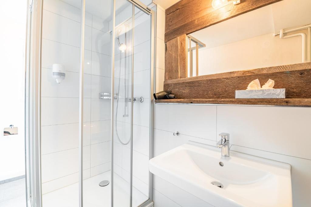 Een badkamer bij Hotel Kaiserstuhl