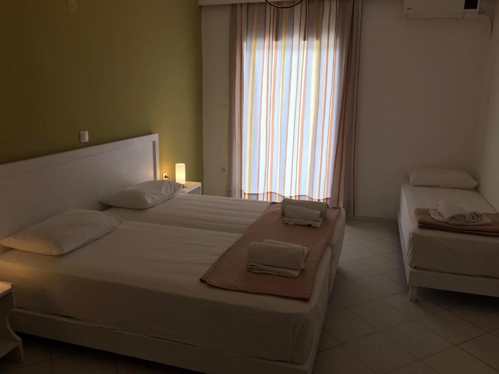 Postel nebo postele na pokoji v ubytování Kavos Central