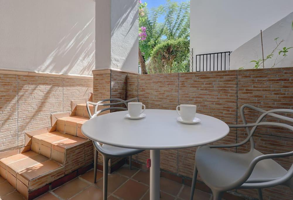 Posedenie v ubytovaní 4 Bedroom Townhouse 200 meters from the Beach!
