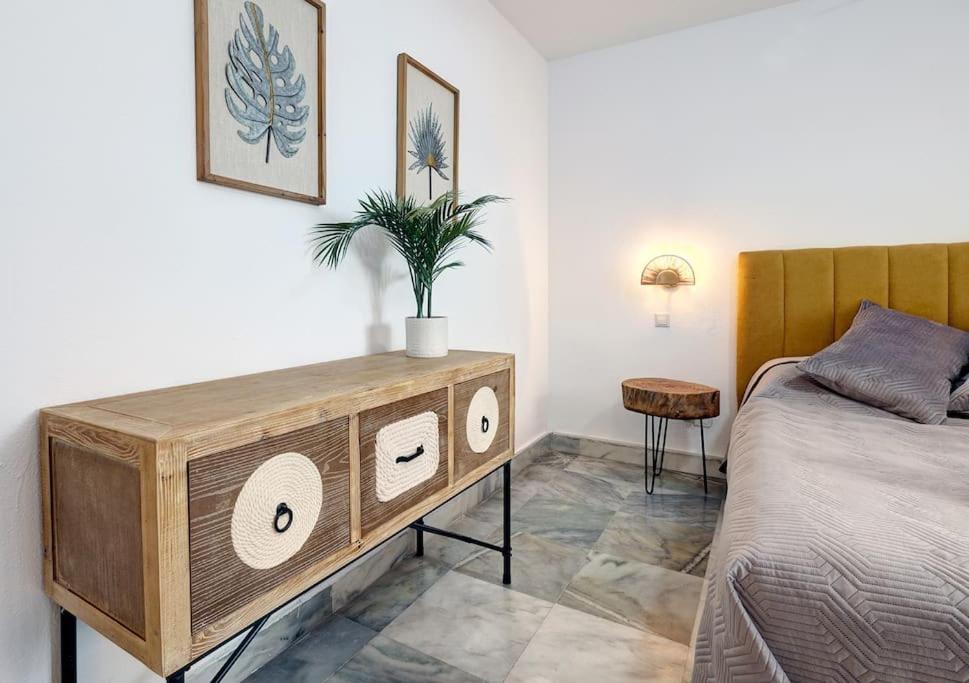 Posteľ alebo postele v izbe v ubytovaní 4 Bedroom Townhouse 200 meters from the Beach!