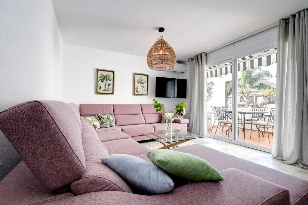 Posedenie v ubytovaní 4 Bedroom Townhouse 200 meters from the Beach!