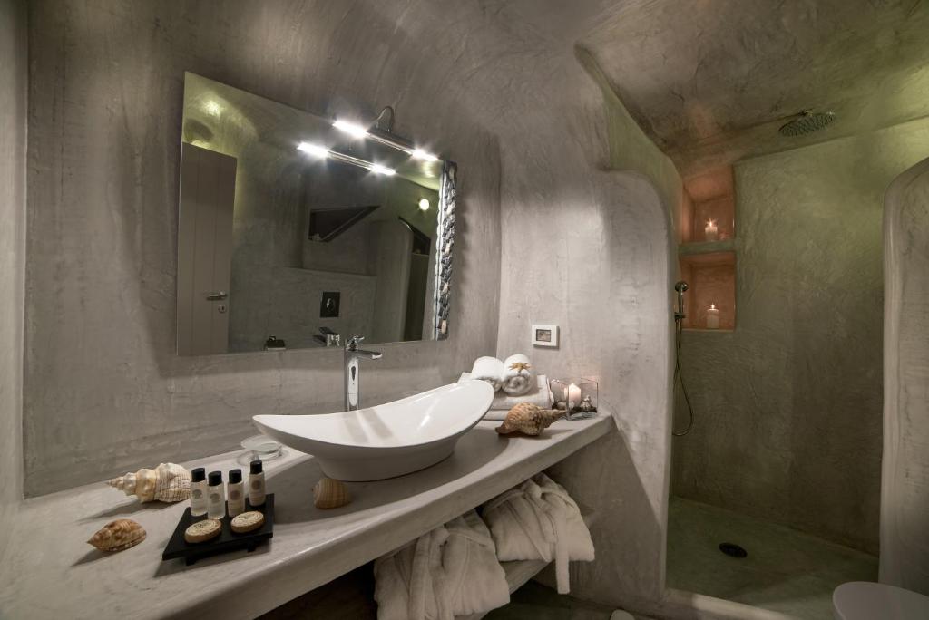 Kima Oia Suites - 11