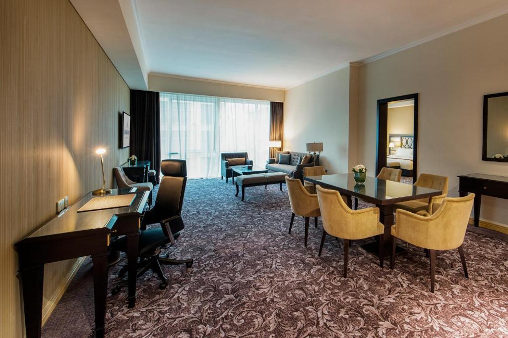 Posezení v ubytování Golden Tulip Doha Hotel