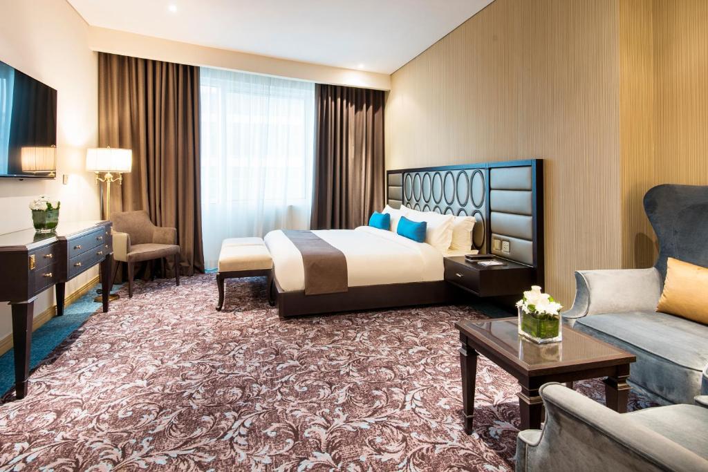 Postel nebo postele na pokoji v ubytování Golden Tulip Doha Hotel