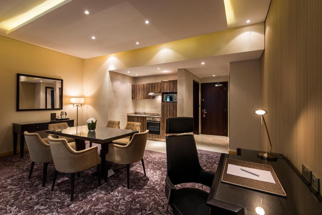 Posezení v ubytování Golden Tulip Doha Hotel
