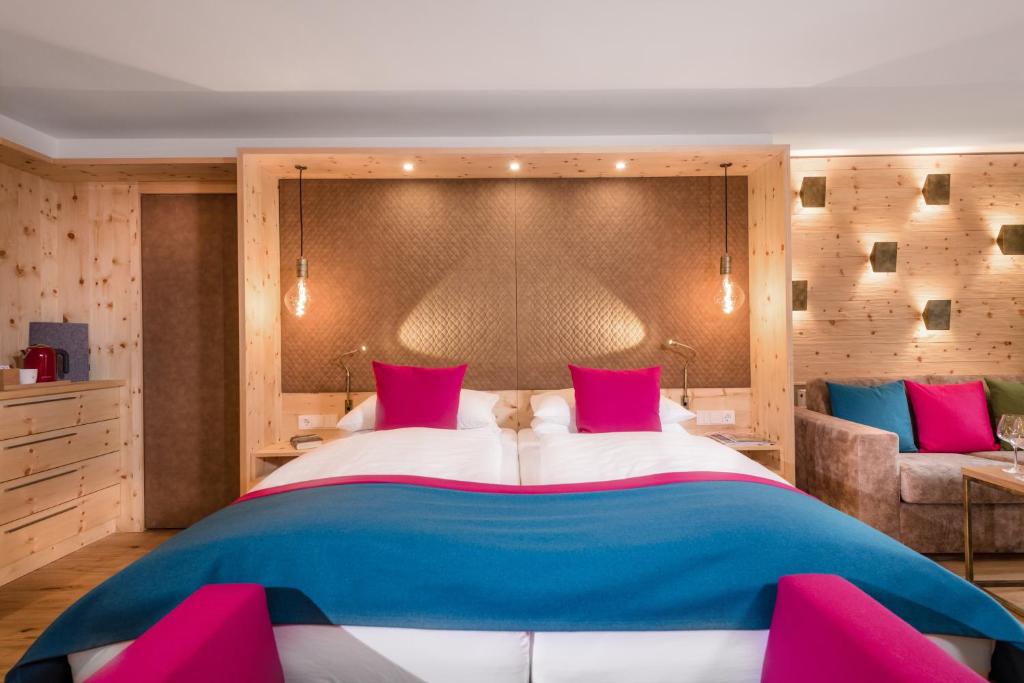 Postel nebo postele na pokoji v ubytování Impuls Hotel Tirol
