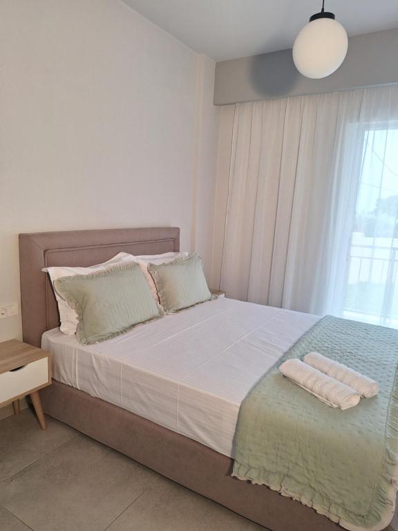 Postel nebo postele na pokoji v ubytování Dionysia Suites
