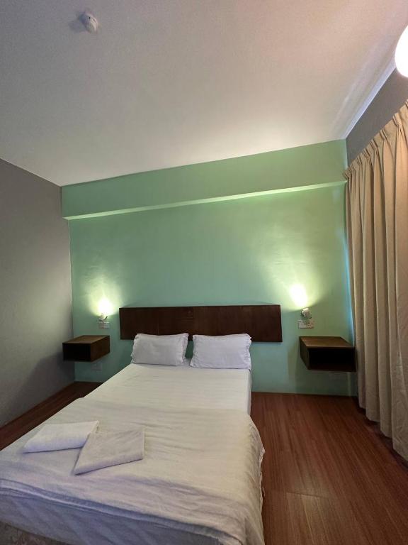 Postel nebo postele na pokoji v ubytování De Choice Hotel Tawau