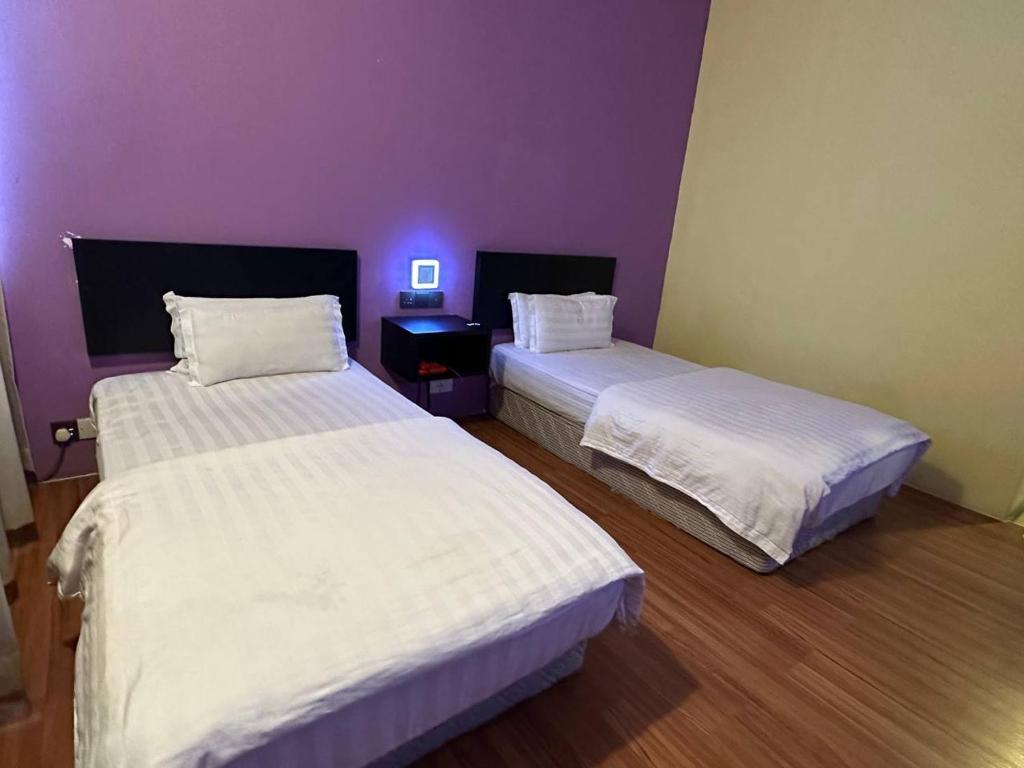 Postel nebo postele na pokoji v ubytování De Choice Hotel Tawau