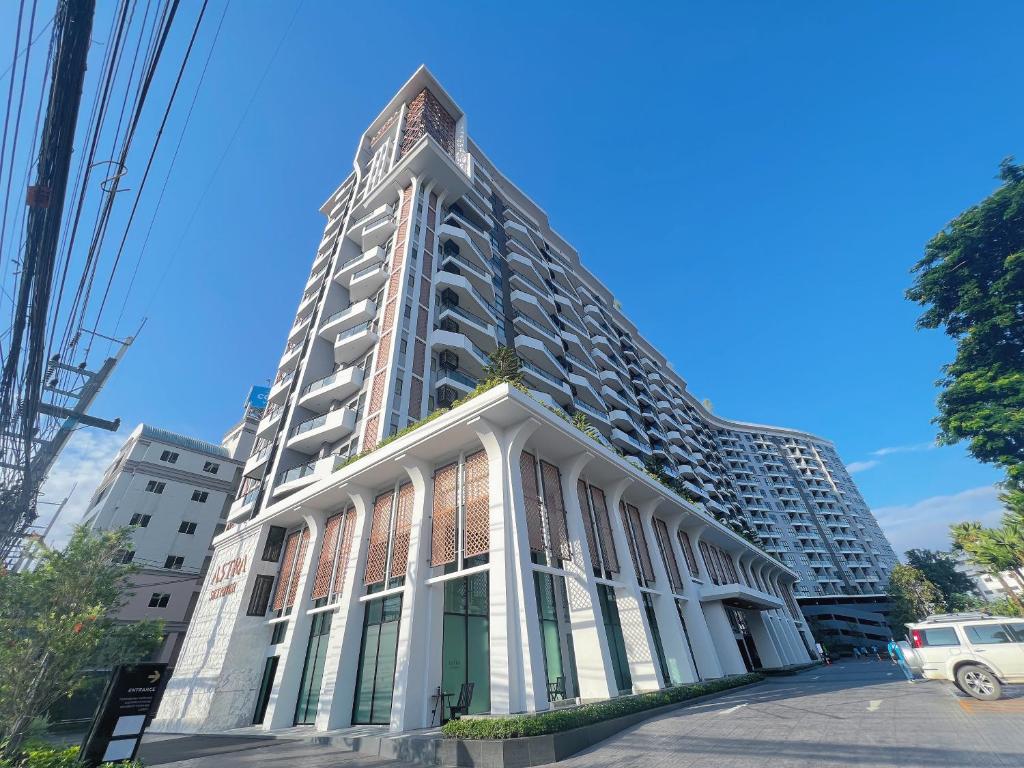 Perfect top pool view condo Astra sky river - Resim 35