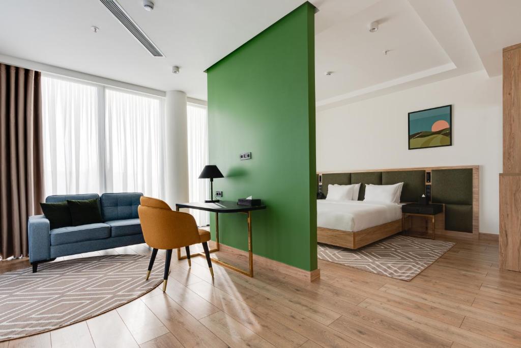 Χώρος καθιστικού στο THE ELEMENTS HOTEL