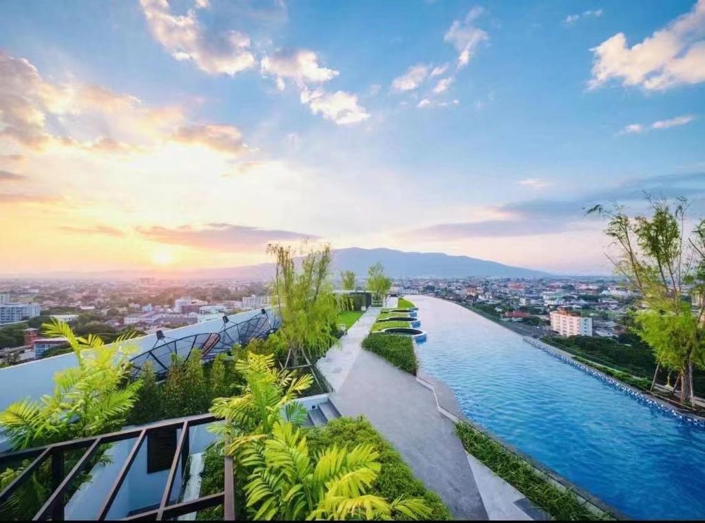 Perfect top pool view condo Astra sky river - Resim 7