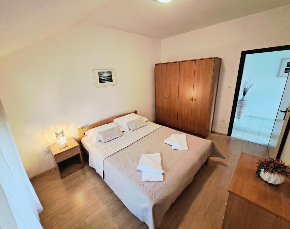 Postel nebo postele na pokoji v ubytování Apartman Lara
