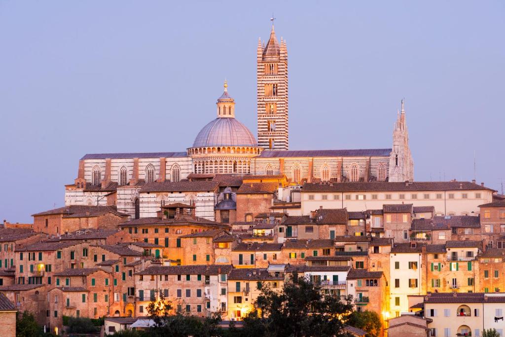 Nespecifikovaný výhled na destinaci Siena nebo výhled na město při pohledu z hotelu